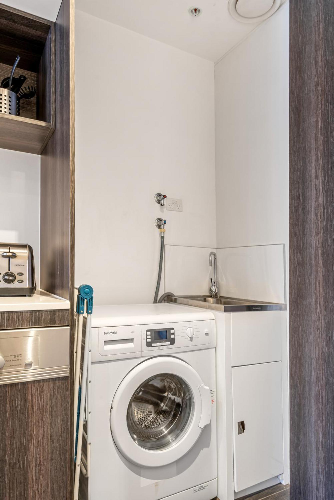 Complete Host Halo Apartments ملبورن الغرفة الصورة